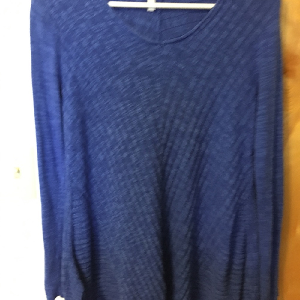 Tops - Picture 3 of 5